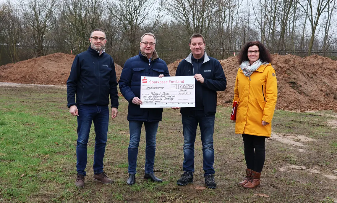 6.000 Euro für die Stadt Haren: Röchling spendet Geld für geplanten Bikepark. (Foto: Röchling Industrial SE & Co. KG)