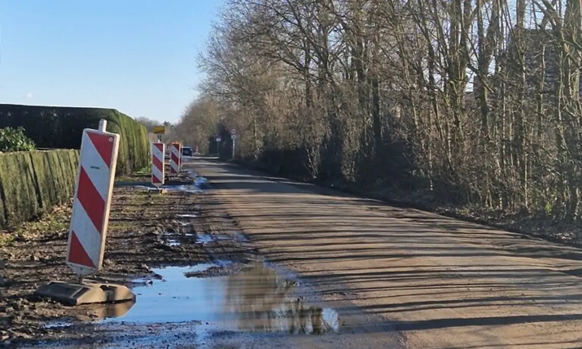 Hier zu sehen ist der Busackerweg neben dem Aldi Markt. Jedoch ist davon abzuraten diese Straße zu benutzen.