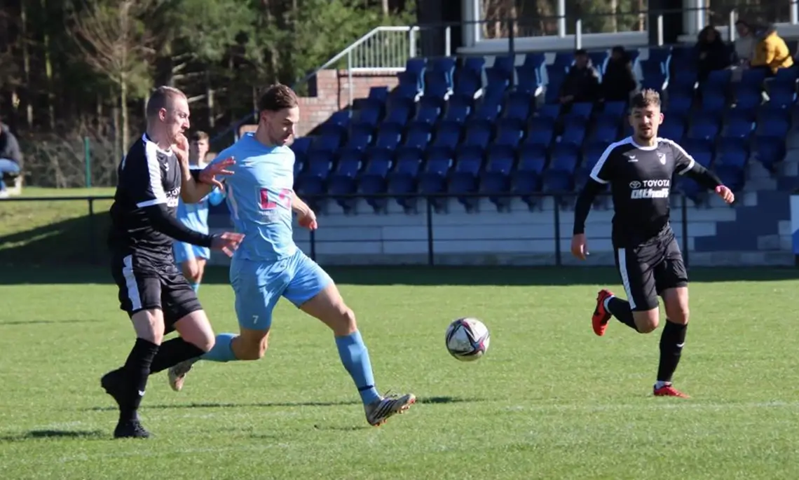 Umkämpfte Partien fanden am 22. Spieltag in der Bezirksliga statt. (Foto: Matthias Brüning)