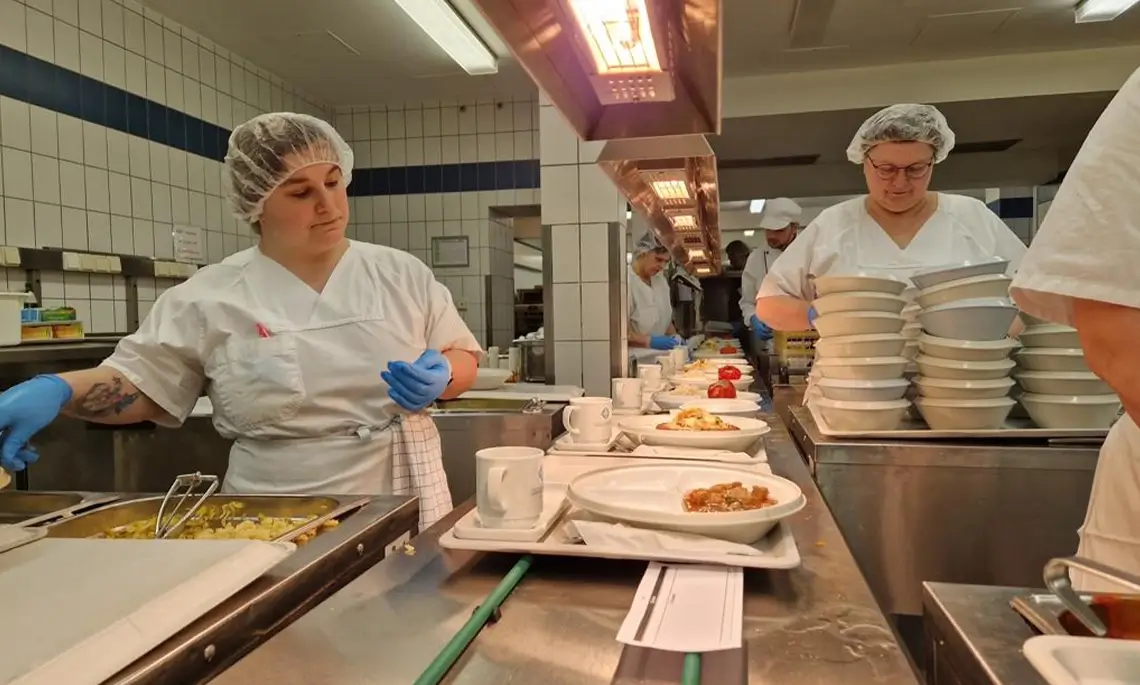 Die Mitarbeiter arbeiten alle Hand in Hand (Foto: Krankenhaus Ludmillenstift)