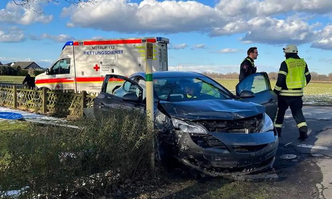 Beide Fahrzeuge wurden schwer beschädigt (Foto: Matthias Brüning)