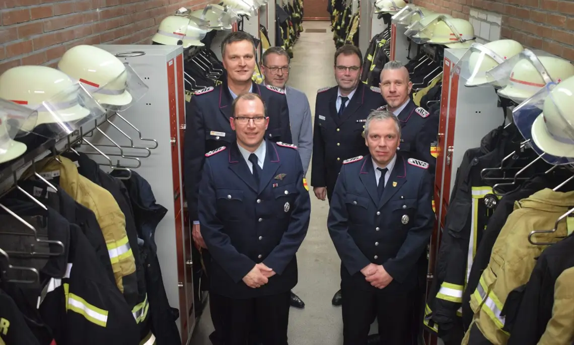 Vom Oberlöschmeister zum Hauptlöschmeister wurden befördert: Jörg Wermes, Christian Müller, Björn Brand und Carsten Hessel (Foto: Sven Lammers)