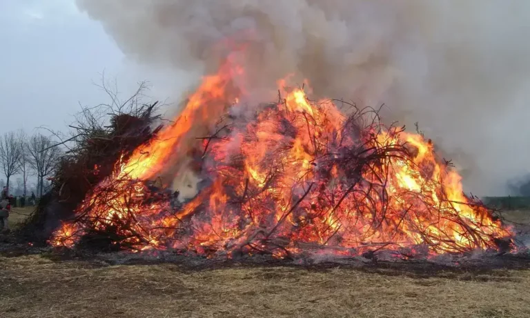 Lingen – 13 Osterfeuer laden zum geselligen Beisammensein ein