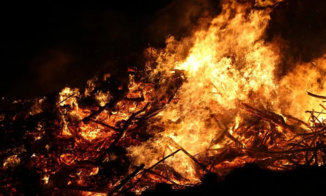 13 Osterfeuer laden in Lingen zum geselligen Beisammensein ein