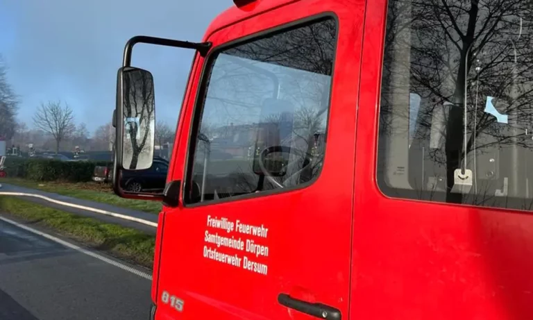 Heede – Zugmaschine steht auf Tankstellenparkplatz in Flammen