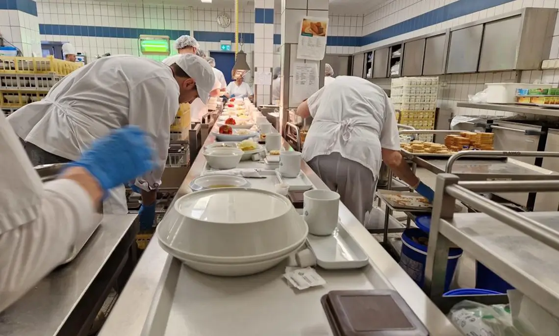 Täglich 800 Essen im Kranken­haus Ludmillenstift Meppen – Ein Blick hinter die Kulissen