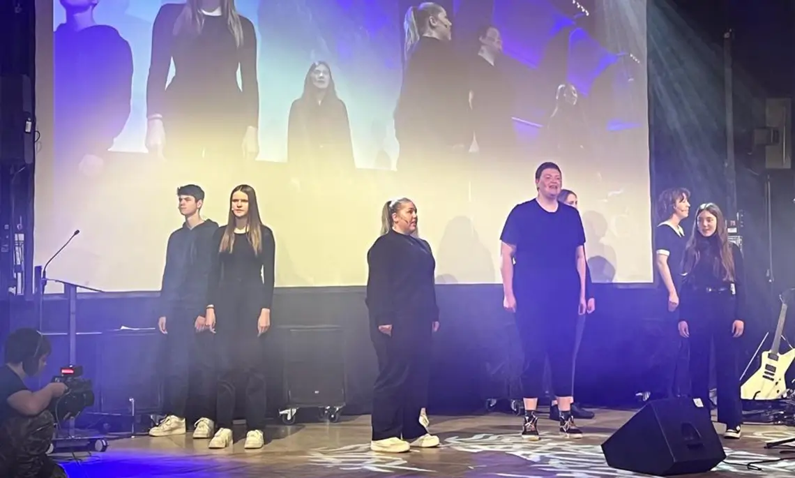 Junge Talente der Freilichtbühne Meppen begeisterten in den musikalischen Pausen das Publikum (Foto: Matthias Brüning)