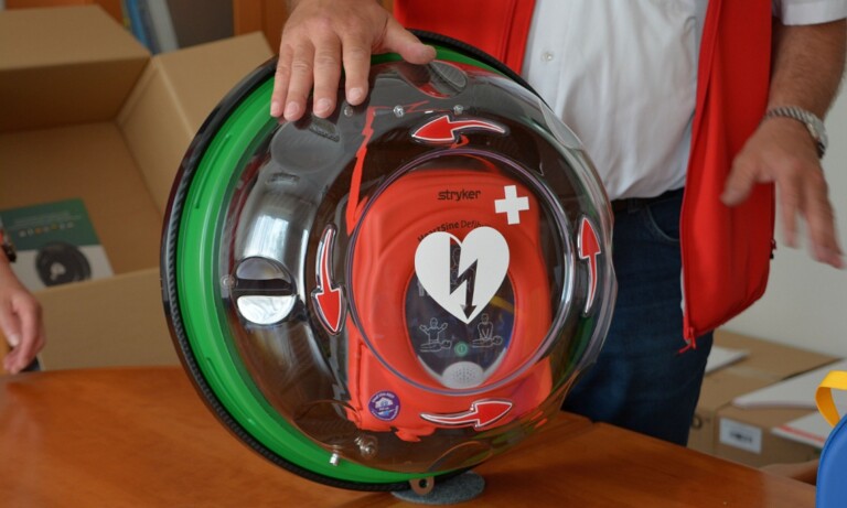 Neue Defibrillatoren für die Geester Grundschulen