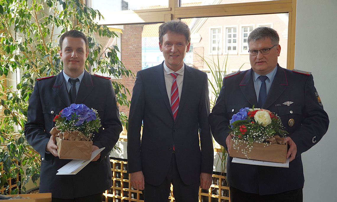 Ortsfeuerwehr Altenlingen: Ortsbrandmeister Detlef Kahle (re.) und der stellvertretende Ortsbrandmeister Julian Schulz (li.)