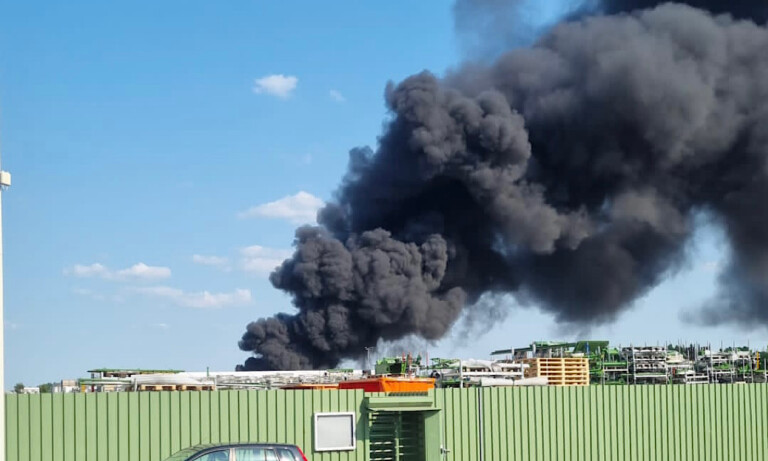 Spelle – Brand einer Lagerfläche führt zum Großeinsatz von Rettungskräften