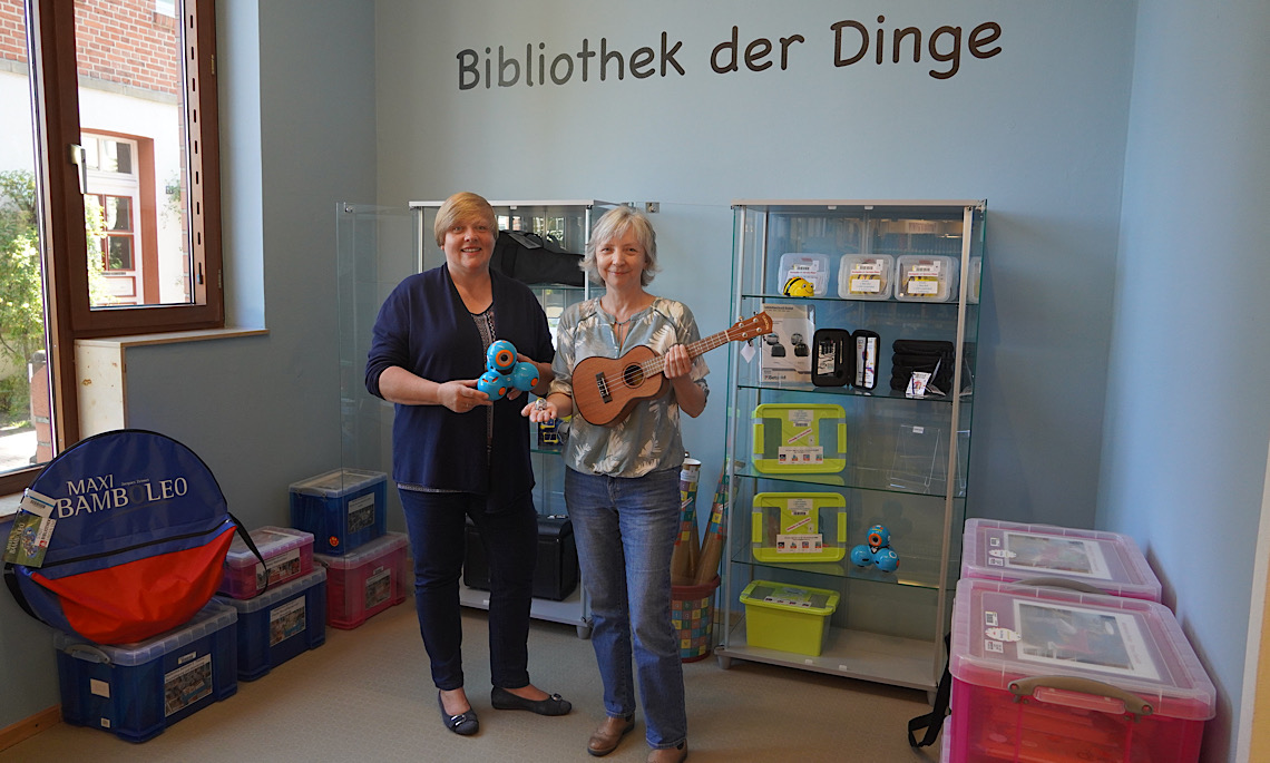 Von Ukulele bis Teleskop: Stadtbibliothek Lingen bietet nun auch „Bibliothek der Dinge“