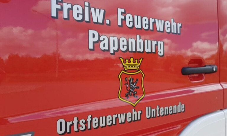 Papenburg – Carport und Bäume geraten in Brand