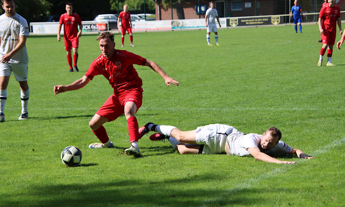 Ergebnisse des 8. Spieltags in der Opti Wohnwelt Emslandliga – Teglingen gewinnt Topspiel gegen Haselünne und springt auf den 2. Platz