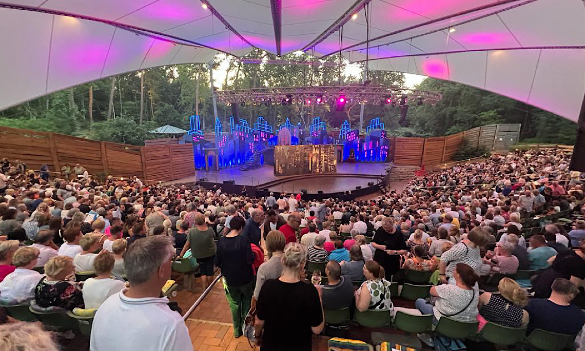 „Peter Pan – Das Familienmusical“ und „3 Musketiere – Das Musical“ – zwei großartige Stücke im kommenden Jahr auf der Freilichtbühne Meppen