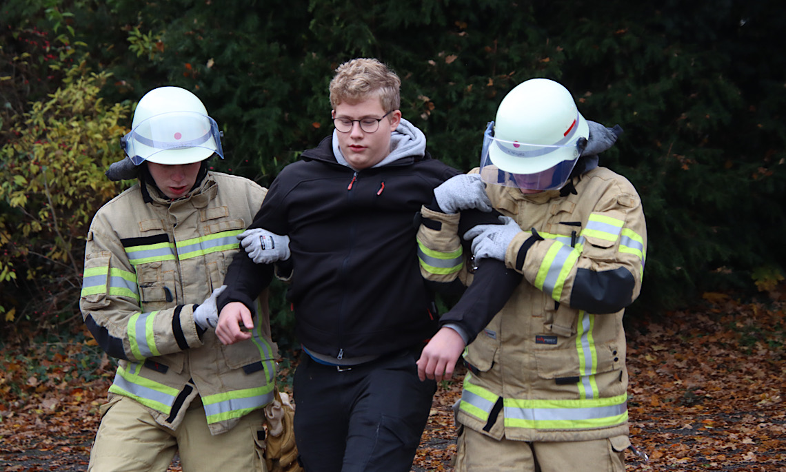 Mehrere Personen mussten aus den Gebäude gerettet werden