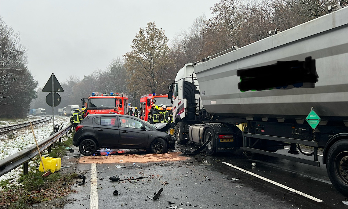 Haselünne – Pkw kollidiert frontal mit Lkw