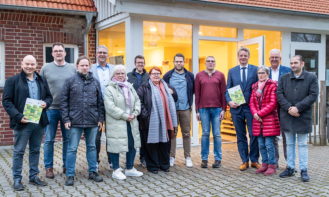 FDP Bundestagsabgeordneter Jens Beeck tauscht sich mit Vitus-Vertretern zur Verbesserung des Werkstattsystems aus