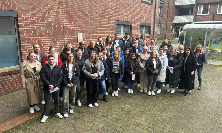 Papenburg – 28 Pflegekräfte starten in die Festanstellung im Marien Hospital