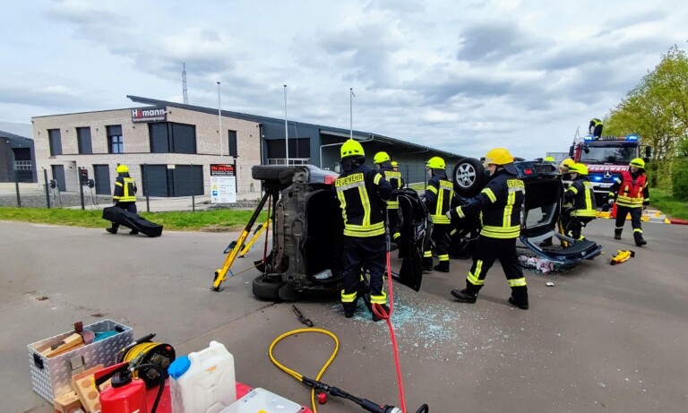 Großangelegte Rettungsübung der Feuerwehren Sustrum und Lathen