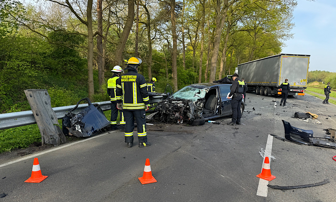B402 – Pkw kollidiert frontal mit Lkw
