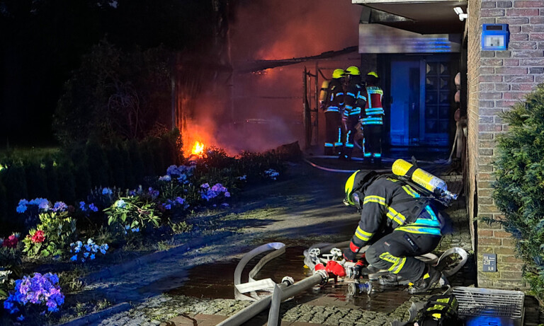 Papenburg – Carport und Bäume geraten in Brand