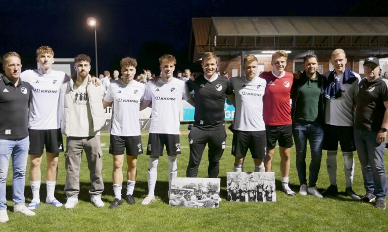 Emotionale Momente bei der Verabschiedung von Spielern und Trainern beim SC Spelle-Venhaus