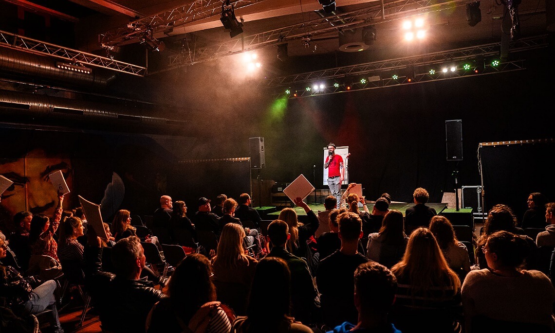 3.. 2.. 1.. Achtung RadioactiveSlam! – Poetry Slam am 30.05. im Alten Schlachthof