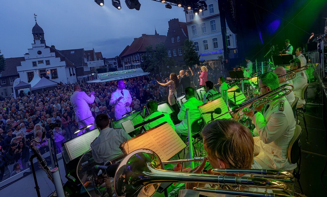 Grandioses Konzert der Big Band der Bundeswehr auf Lingener Marktplatz