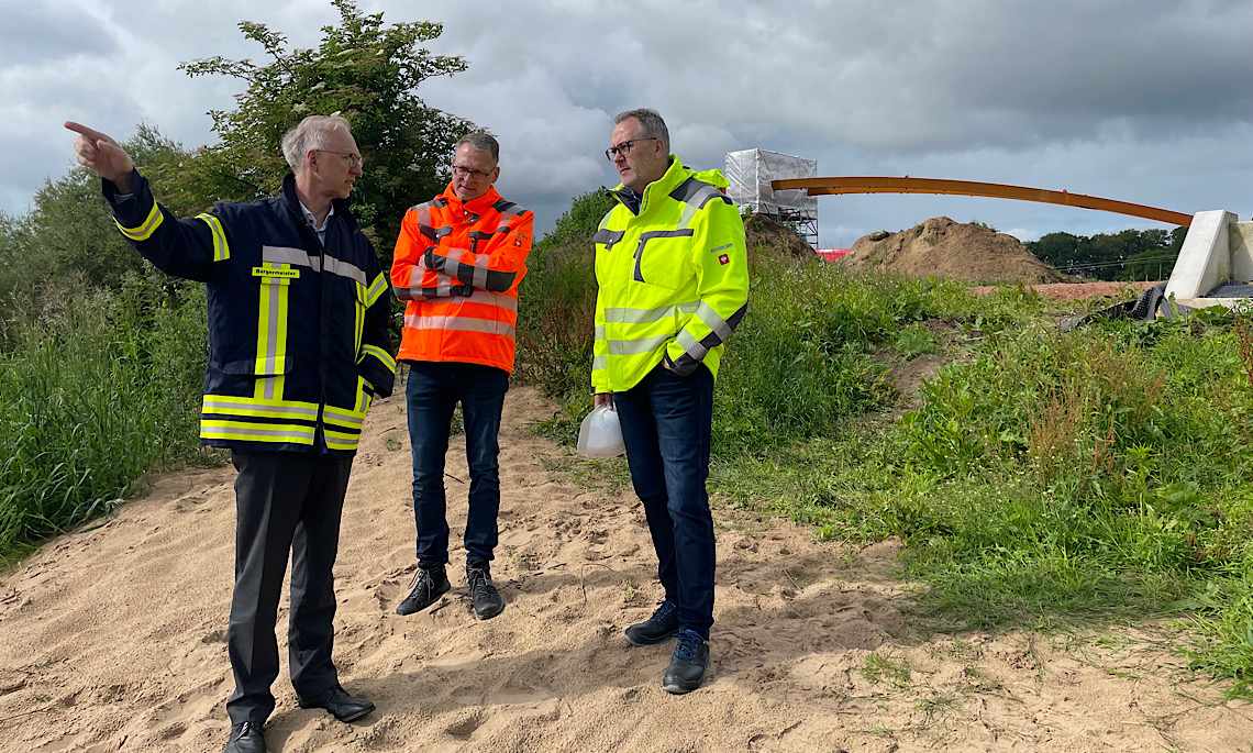 Aufbauarbeiten am Brückenbauwerk zwischen Schwefingen und Klein Hesepe gestartet
