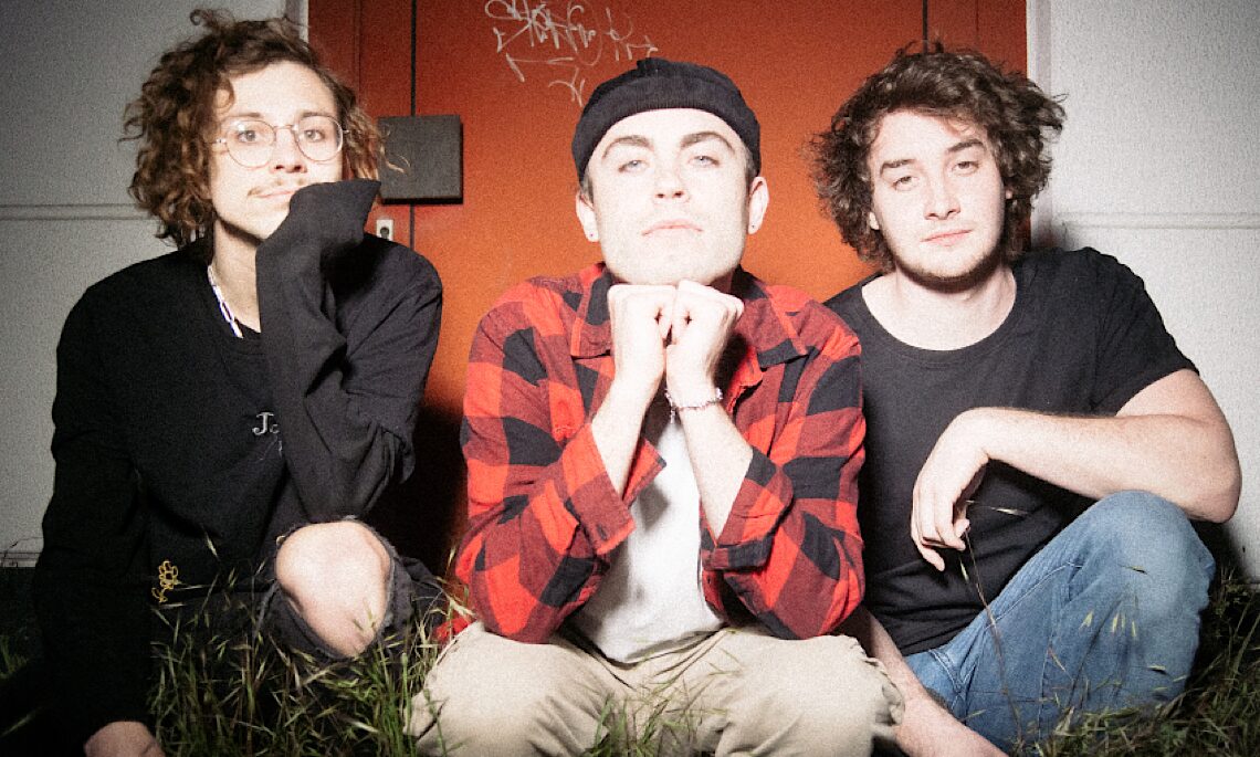 „Das blühende Leben“ sorgt für Indie-Stimmung – Mannheimer Trio ist beim Musiksommer zu Gast in Nordhorn