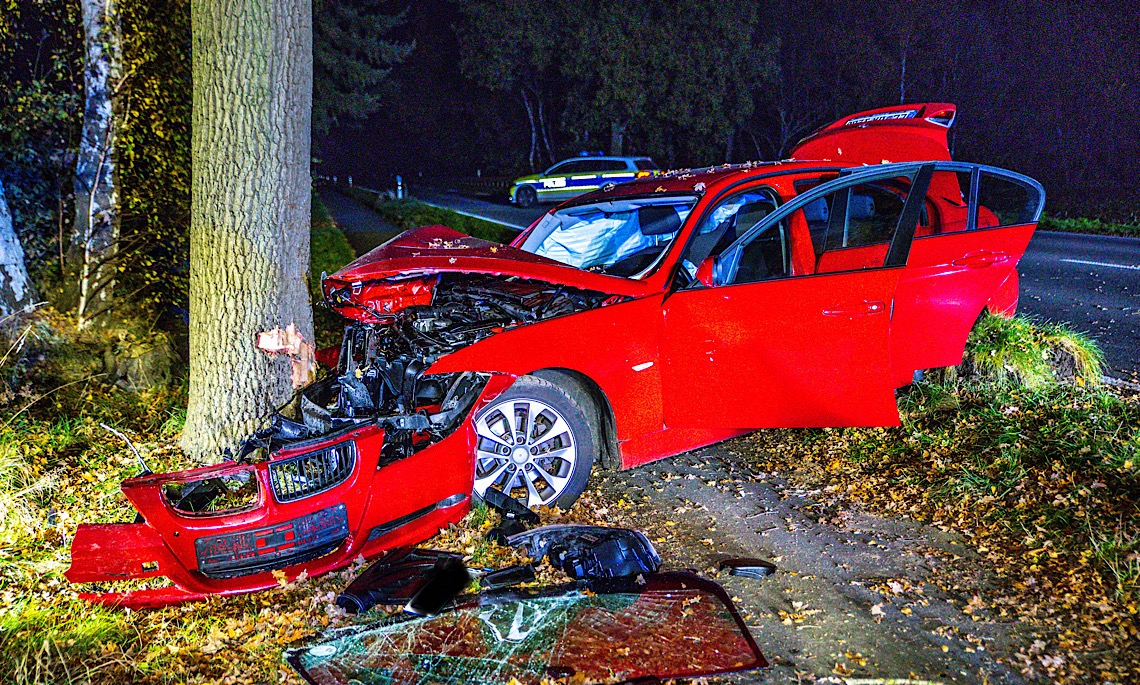 Meppen – Pkw kollidiert frontal mit Baum