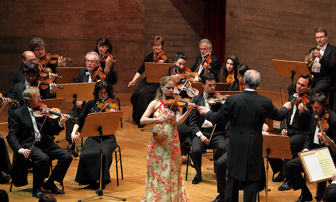 Papenburg – Konzertabend mit Matthias Kirschnereit und dem Tschechischen Symphonieorchester Prag