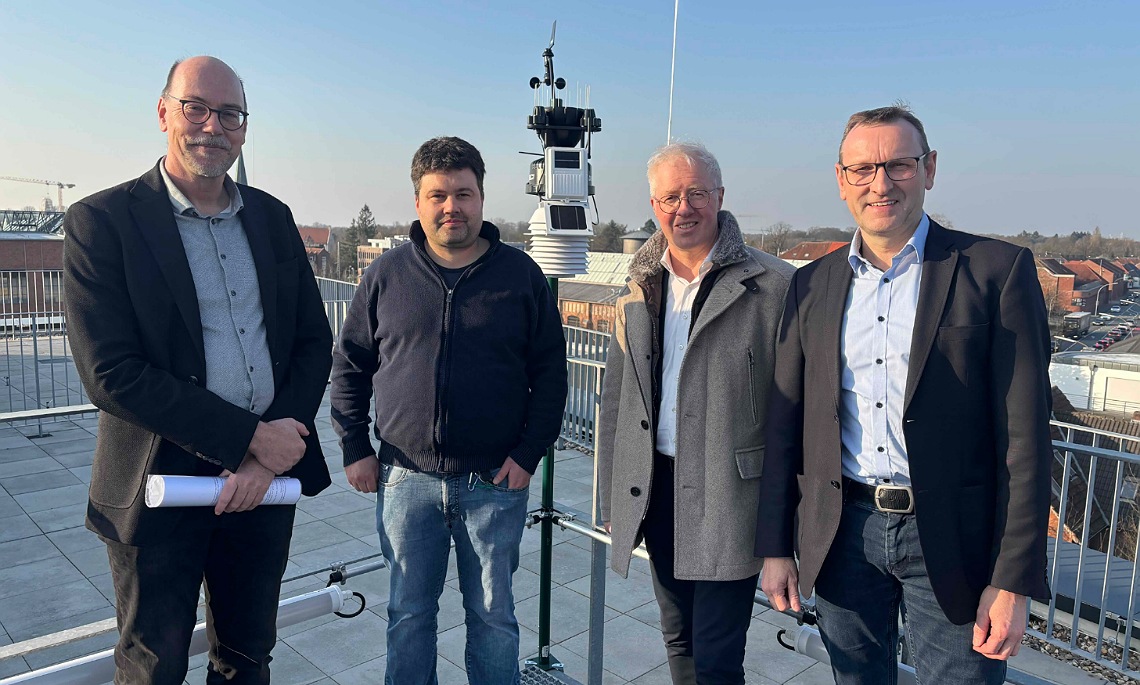Neue Wetterstation auf dem Dach des Laborgebäudes am Campus Lingen