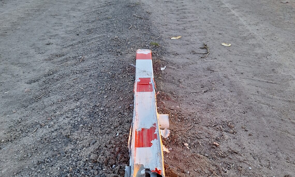 Absperrpfosten in Apeldorn beschädigt