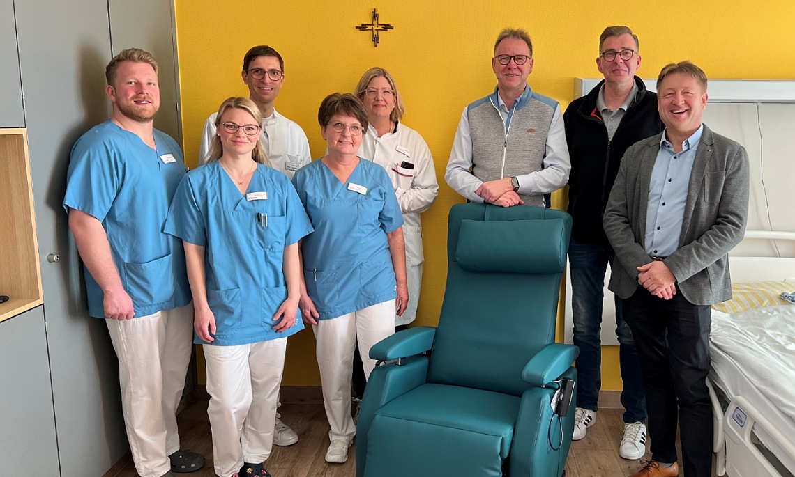 Lingen – Innovativer Sessel für Palliativpatienten zusammen mit Boni entwickelt