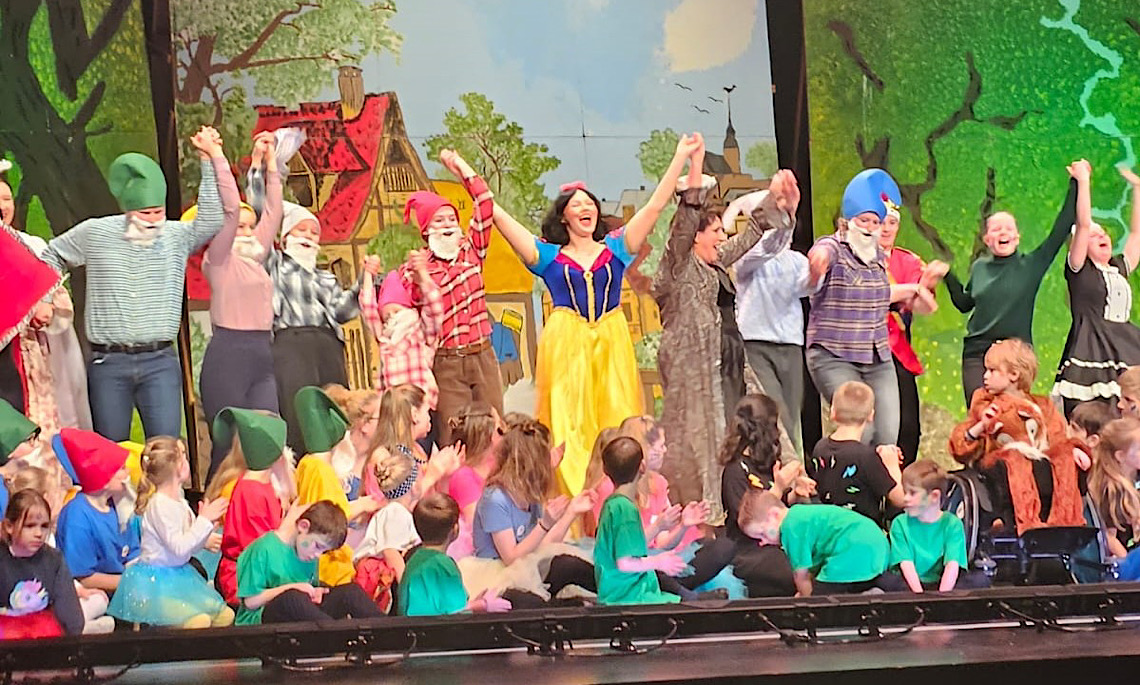 Lingen – Musikalisches Kindermärchen „Schneewittchen und die 7 Zwerge“ begeistert Publikum