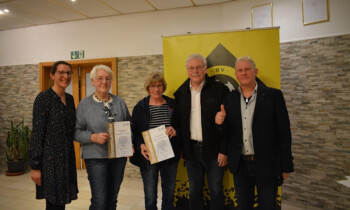 Goldenes Ehrenamtszertifikat – Hannelore Frerichs und Hannelore Krieger vom BV Clusorth Bramhar