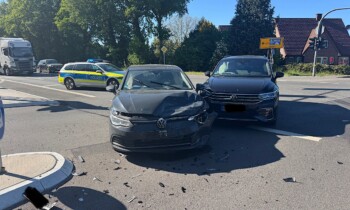 Meppen – Rotlicht missachtet – 2 VWs kollidieren auf B402