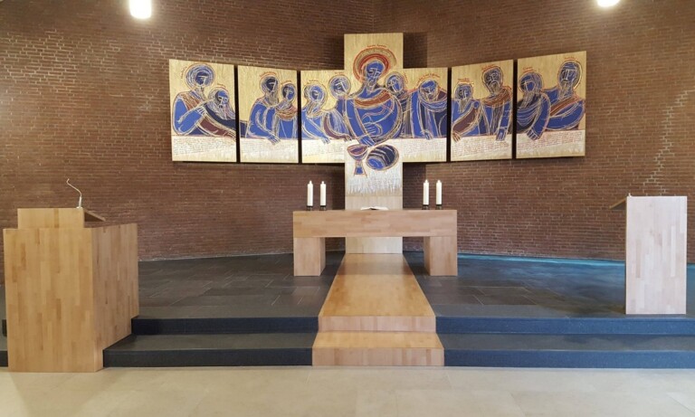 Neue Bronzetafel an der Gustav-Adolf-Kirche Meppen würdigt Entstehungsgeschichte und künstlerisches Wirken