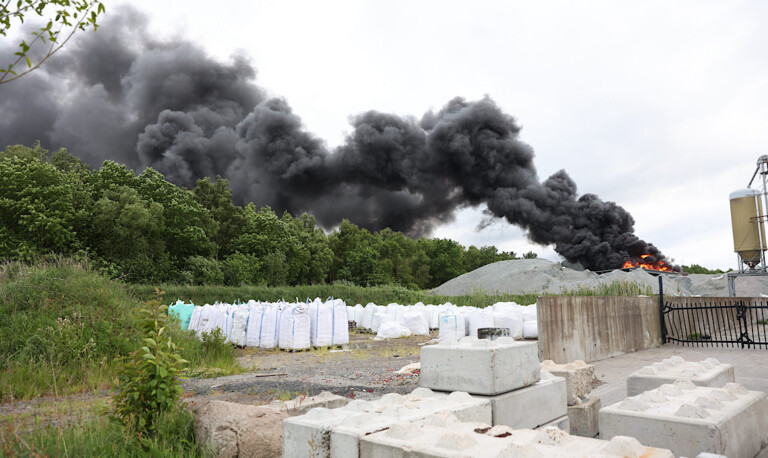 Großbrand in den Niederlanden nahe der deutschen Grenze