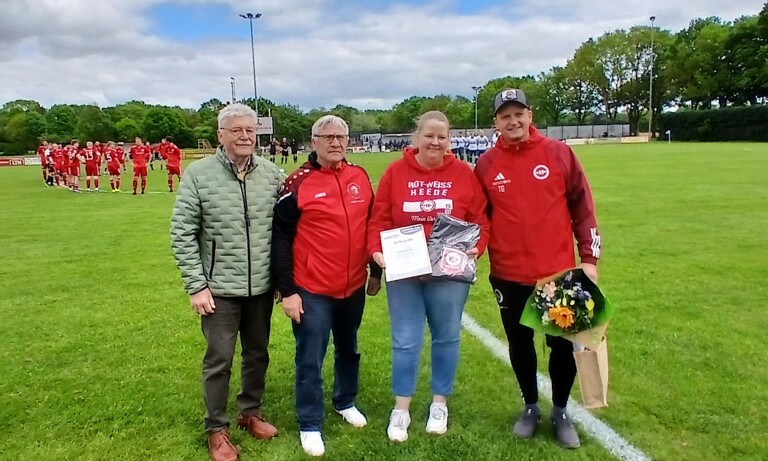 Ehrung für Lena Rensen – Vereinsheldin des SV Rot-Weiß Heede e.V.