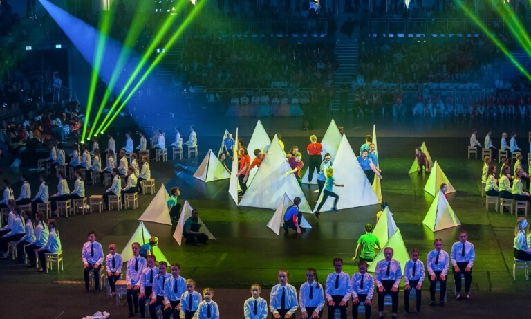 Lingen – Eröffnungs- und Willkommens-Show für Welt-Kindertheater-Fest auf dem Marktplatz