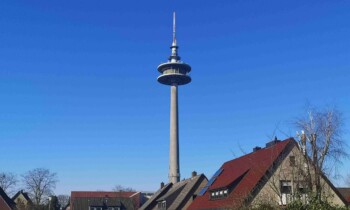 Arbeiten am Fernmeldeturm Lingen-Schepsdorf: Turmspitze wird mit Spezialkran demontiert