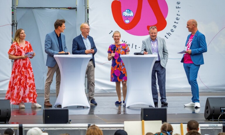 Lingen feiert die Eröffnung des 16. Welt-Kindertheater-Festes