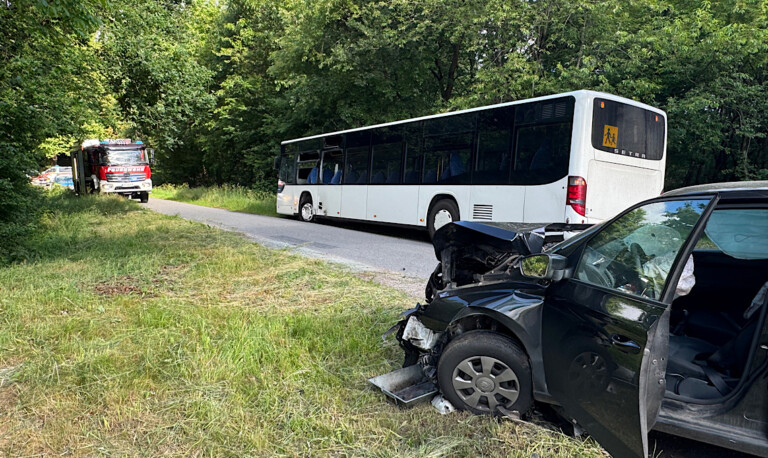 Lathen – Pkw kollidiert mit Schulbus