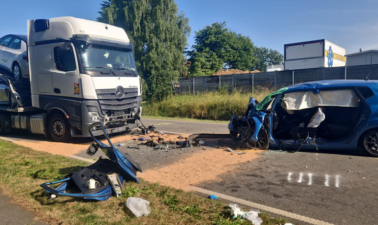 Lingen – 22-Jährige bei Unfall lebensgefährlich verletzt