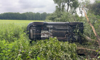 Pkw kommt zwischen Lathen und Sögel von Fahrbahn ab