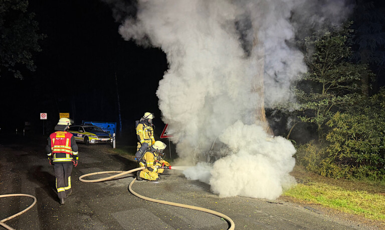 Meppen – Pkw steht lichterloh in Flammen