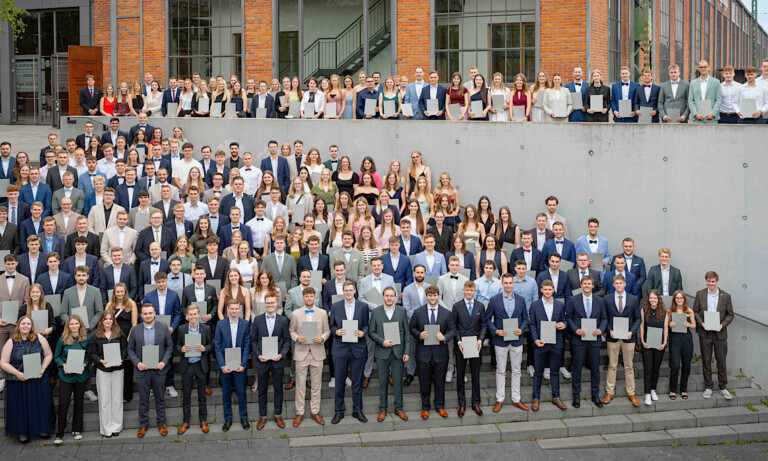 Startklar für die Zukunft – Zeugnisvergabe am Campus Lingen