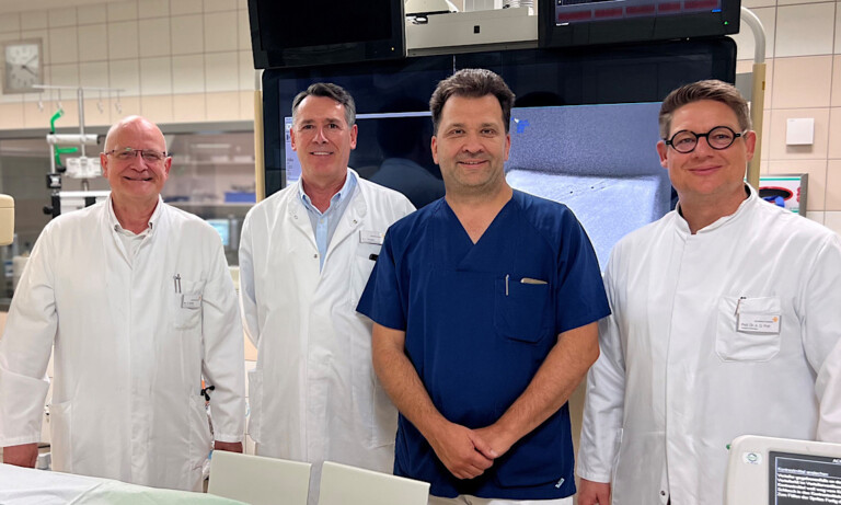 Herzspezialisten des Bonifatius Hospital Lingen implantieren innovativen Defibrillator